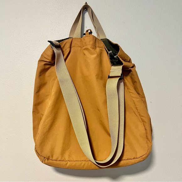 Hellolulu Jolie Double Sided 2 Way Shoulder Tote Bag Camel Olive Green - Picture 2 of 3